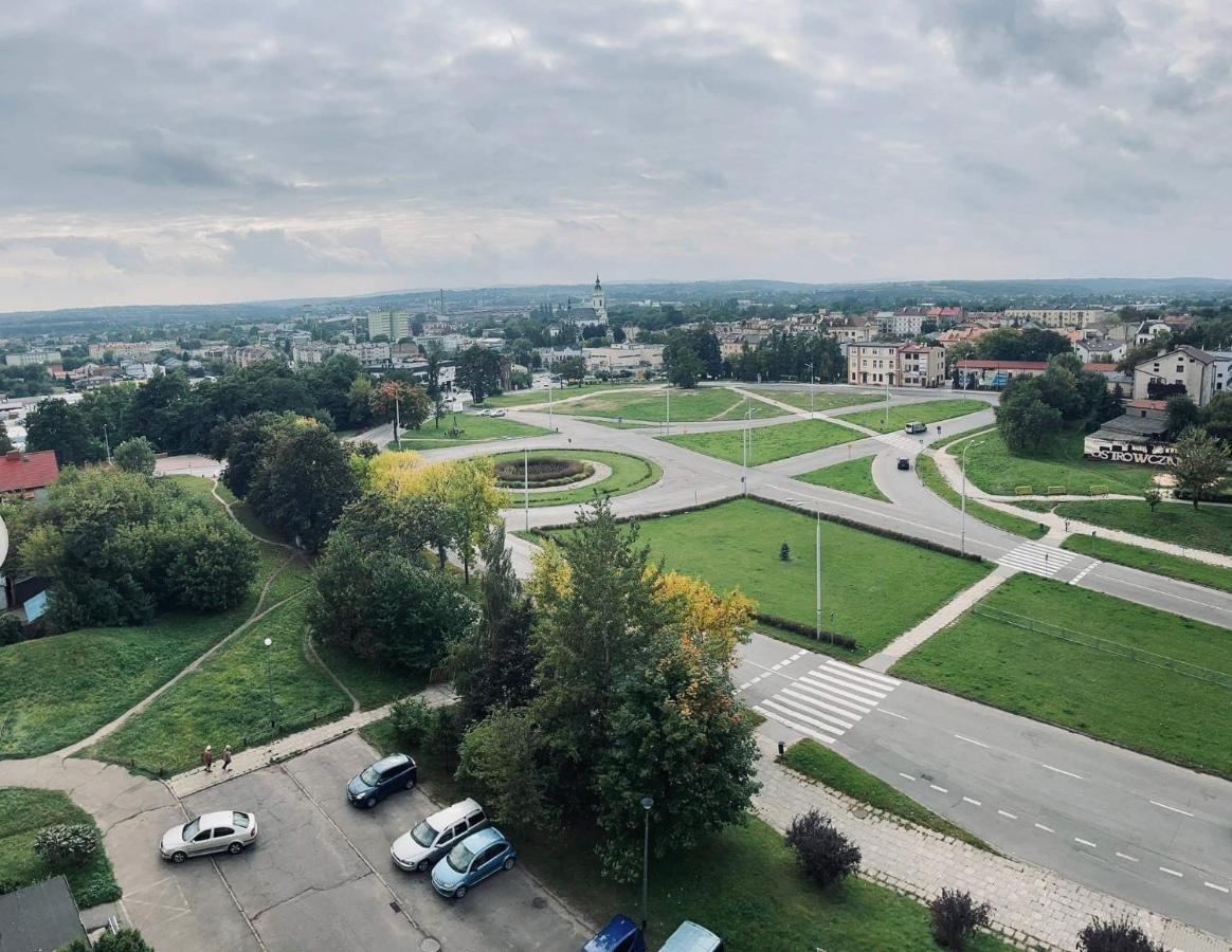 Mieszkanie W Centrum Miasta Ostrowiec Świętokrzyski Exterior foto
